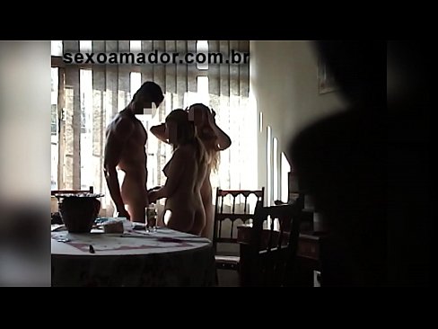 ❤️ Seksvriende nooi 'n reuse man en 'n drietal saam met hom ️❌ Sluts op af.watchhentai.ru ﹏