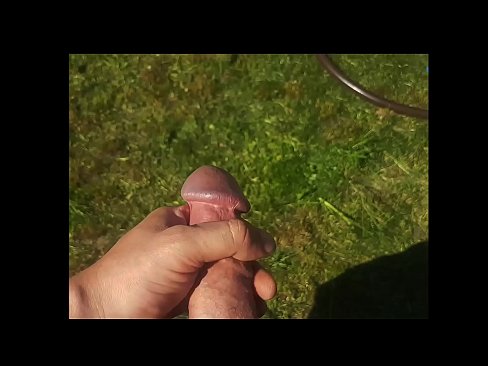 ❤️ Warm hottie laat haar pienk poesie naai en kom met 'n spuit in 'n somertuin ️❌ Sluts op af.watchhentai.ru ﹏