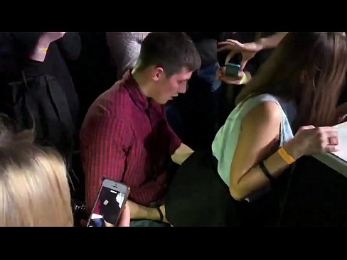 ❤️ Regte seks in 'n Russiese nagklub. 18-jarige Russiese meisie in die anus en vagina in 'n nagklub genaai ️❌ Sluts op af.watchhentai.ru ﹏